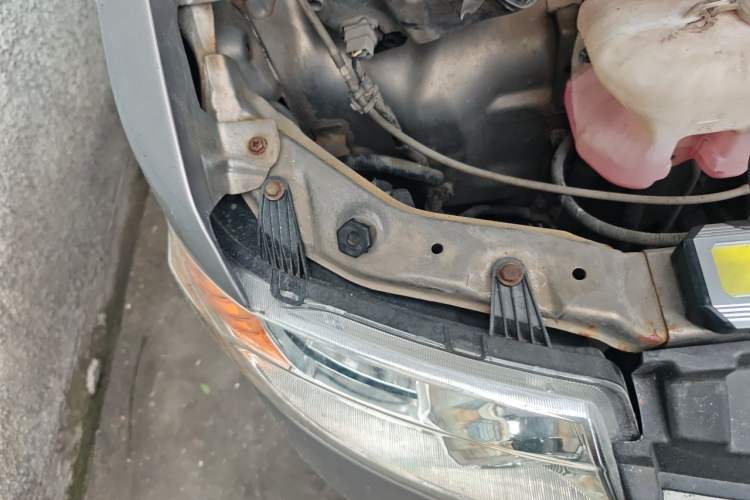 Used CHANGAN KAICHENG Taurus 2011 1.3L Standard Version Engine Bay Right