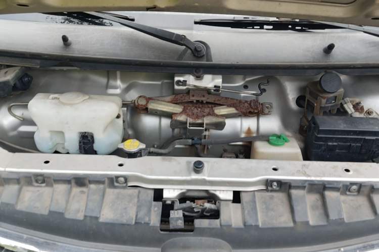 Used CHANGAN KAICHENG Taurus 2013 1.2L Comfort Model Engine Bay