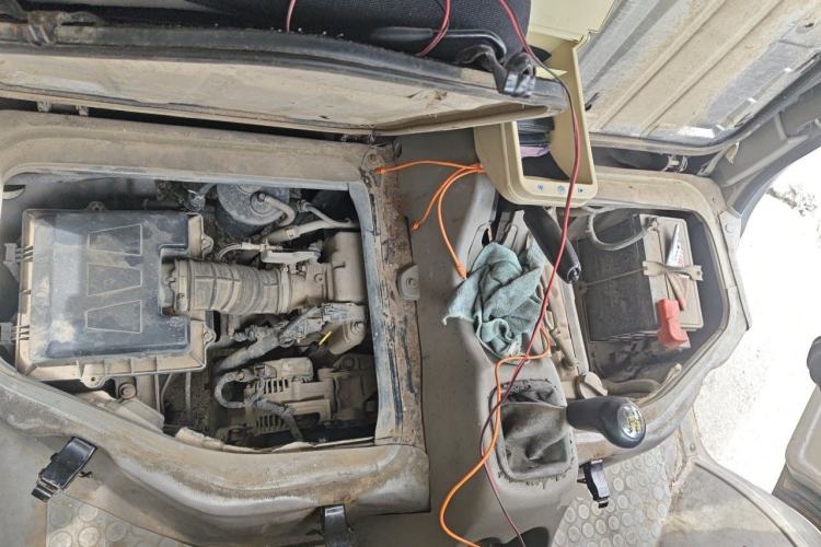 Used CHANGAN KAICHENG Taurus 2013 1.2L Comfort Model Engine Bay