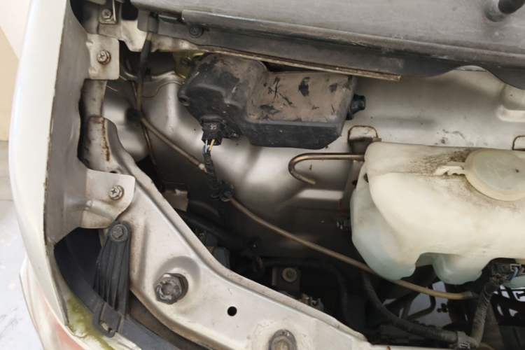 Used CHANGAN KAICHENG Taurus 2013 1.2L Standard Version Engine Bay Right