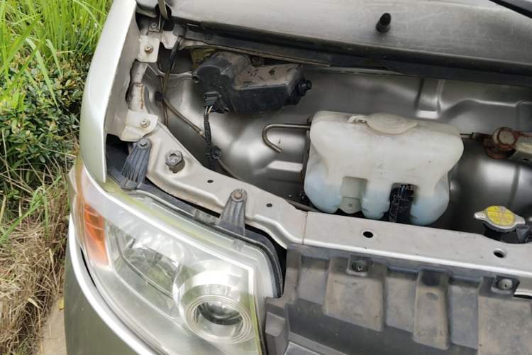 Used CHANGAN KAICHENG Taurus 2013 1.2L Comfort Model Engine Bay Right