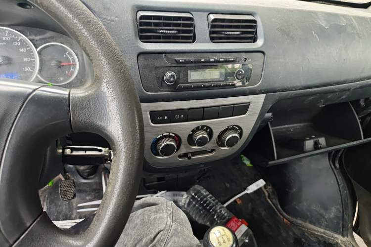 Used CHANGAN KAICHENG Taurus 2013 1.2L Standard Version Audio And AC Panel