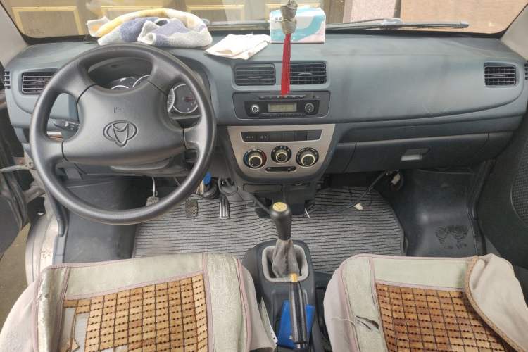 Used CHANGAN KAICHENG Taurus 2013 1.2L Standard Version Center Console
