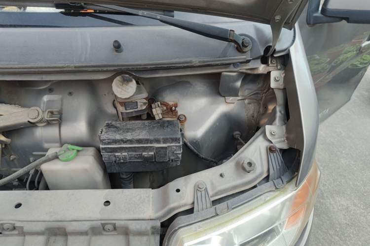 Used CHANGAN KAICHENG Taurus 2013 1.2L Standard Version Engine Bay Left