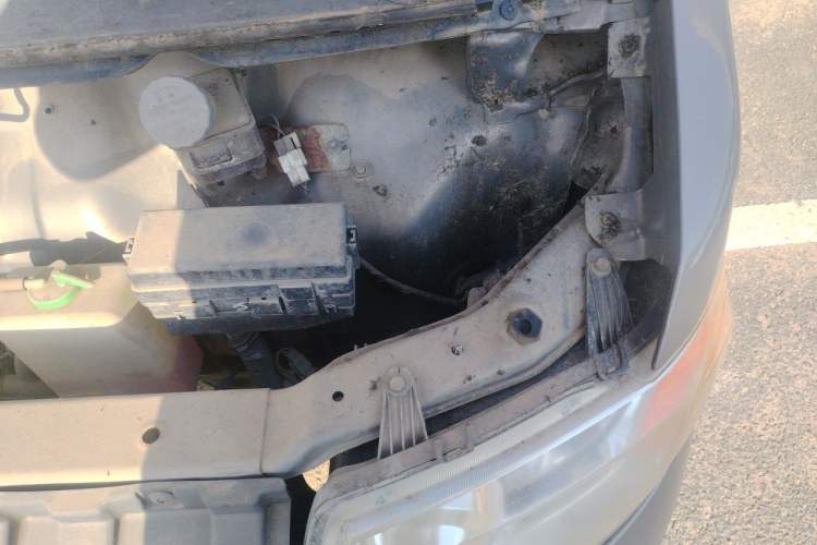 Used CHANGAN KAICHENG Taurus 2013 1.2L Standard Version Engine Bay Left