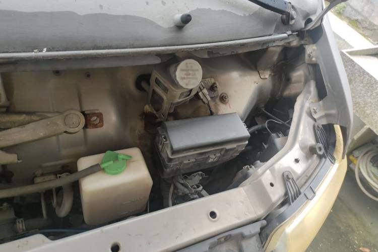 Used CHANGAN KAICHENG Taurus 2013 1.2L Standard Version Engine Bay Left