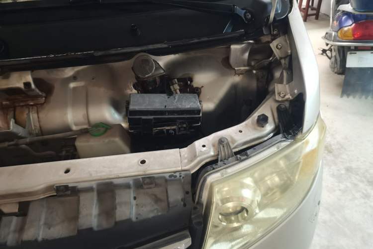 Used CHANGAN KAICHENG Taurus 2013 1.2L Standard Version Engine Bay Left