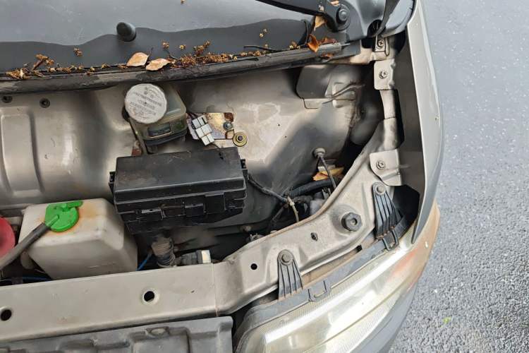 Used CHANGAN KAICHENG Taurus 2013 1.2L Standard Version Engine Bay Left