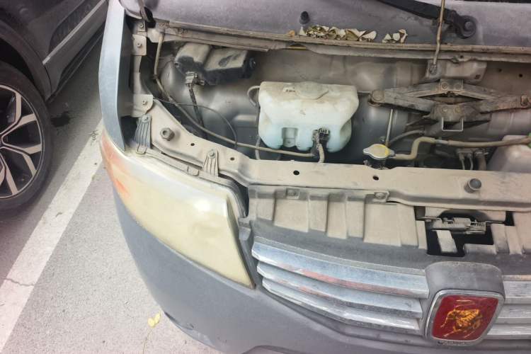 Used CHANGAN KAICHENG Taurus 2013 1.2L Standard Version Engine Bay Right