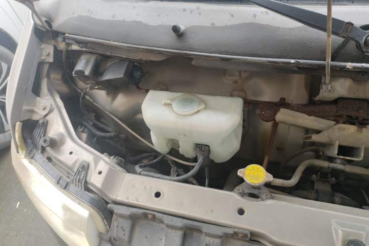 Used CHANGAN KAICHENG Taurus 2013 1.2L Standard Version Engine Bay Right