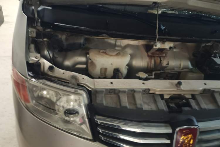 Used CHANGAN KAICHENG Taurus 2013 1.2L Standard Version Engine Bay Right