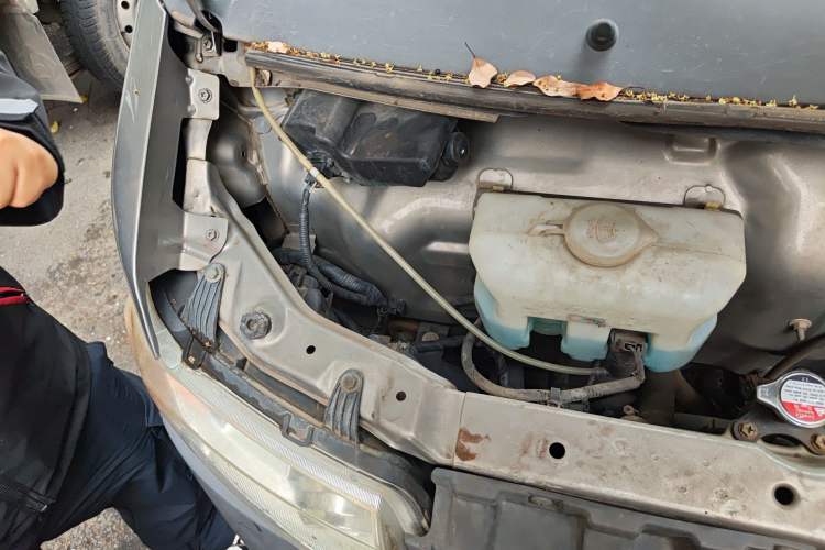 Used CHANGAN KAICHENG Taurus 2013 1.2L Standard Version Engine Bay Right