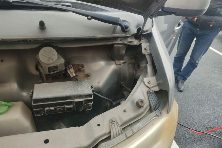 Used CHANGAN KAICHENG Taurus 2013 1.2L Standard Version Engine Bay Left