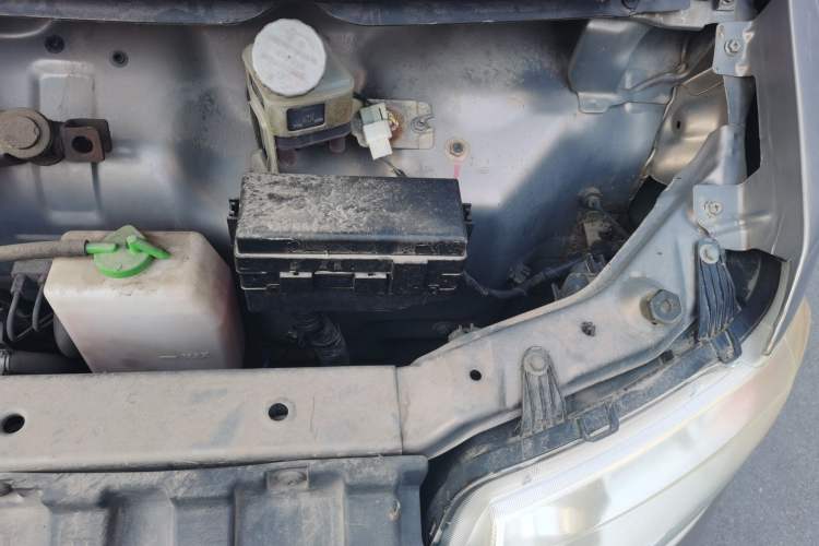Used CHANGAN KAICHENG Taurus 2013 1.2L Comfort Model Engine Bay Left