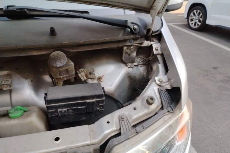 Used CHANGAN KAICHENG Taurus 2013 1.2L Standard Version Engine Bay Left