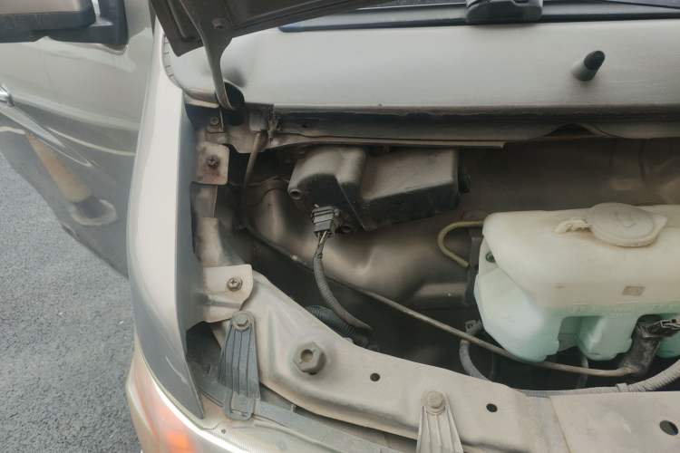 Used CHANGAN KAICHENG Taurus 2013 1.2L Standard Version Engine Bay Right