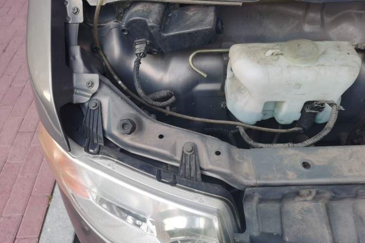 Used CHANGAN KAICHENG Taurus 2013 1.2L Comfort Model Engine Bay Right