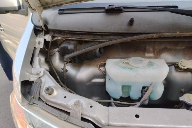 Used CHANGAN KAICHENG Taurus 2013 1.2L Standard Version Engine Bay Right