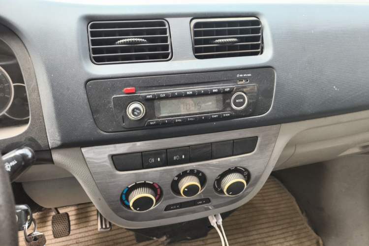 Used CHANGAN KAICHENG Taurus 2013 1.2L Elite Model Audio And AC Panel