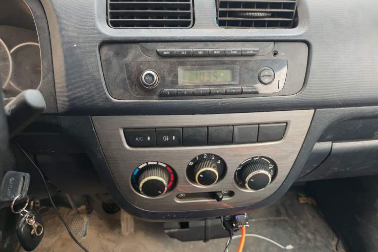 Used CHANGAN KAICHENG Taurus 2013 1.2L Standard Version Audio And AC Panel