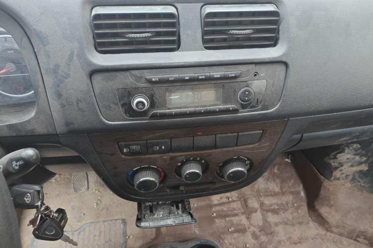 Used CHANGAN KAICHENG Taurus 2013 1.2L Standard Version Audio And AC Panel
