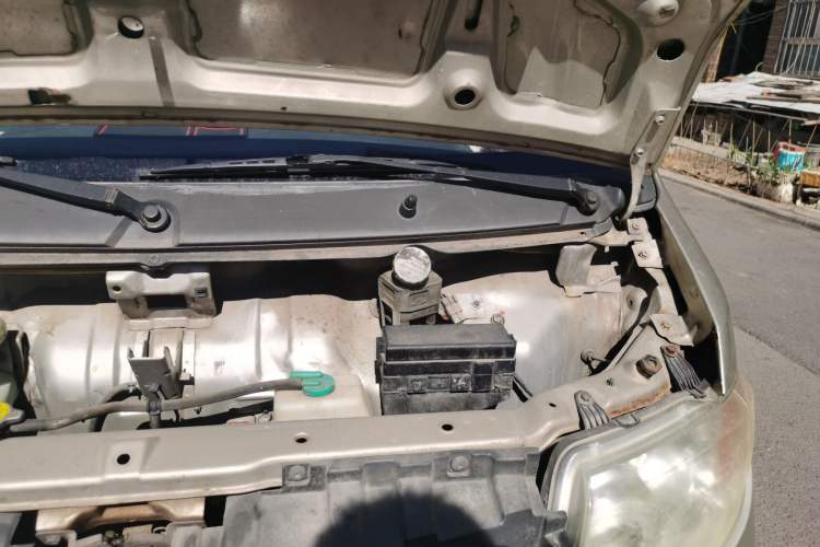 Used CHANGAN KAICHENG Taurus 2013 1.2L Comfort Model Engine Bay Left