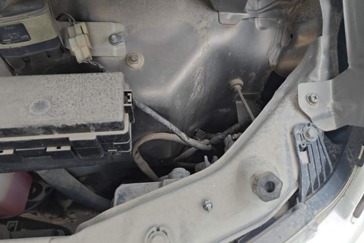 Used CHANGAN KAICHENG Taurus 2013 1.2L Standard Version Engine Bay Left