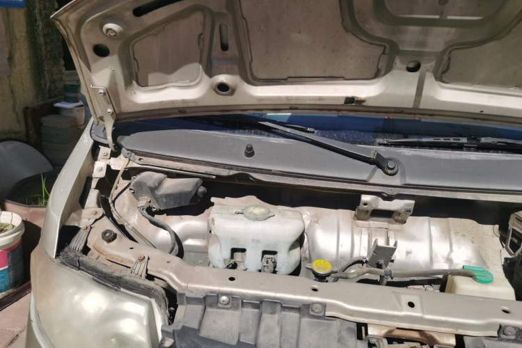 Used CHANGAN KAICHENG Taurus 2013 1.2L Comfort Model Engine Bay Right
