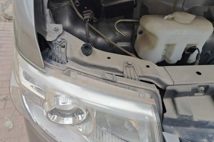 Used CHANGAN KAICHENG Taurus 2013 1.2L Standard Version Engine Bay Right