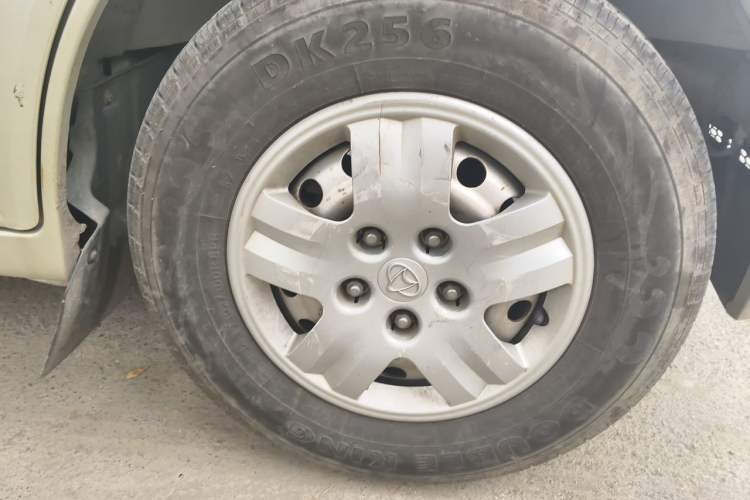 Used CHANGAN KAICHENG Xingguang 4500 2012 1.3L Standard Version 4G13S1 Right Front Wheel Hub
