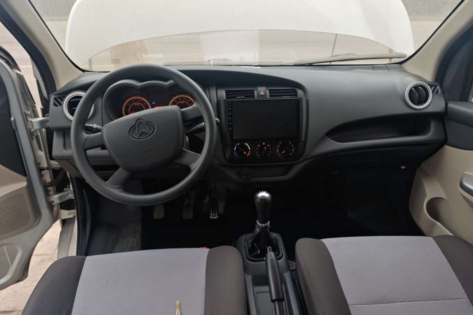 Used CHANGAN KAICHENG Xingka 2015 1.2L S201 Standard-Size Extended Center Console