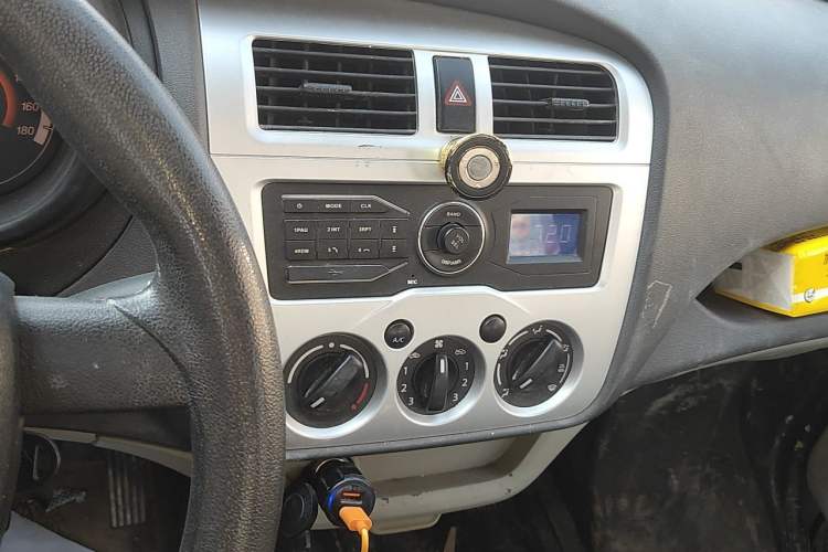 Used CHANGAN KAICHENG Xingka 2020 1.5L Standard-Grade Double-Cab Pickup Truck DAM15KR Audio And AC Panel