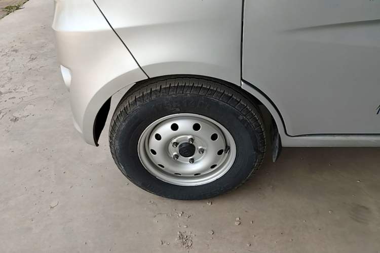 Used CHANGAN KAICHENG Xingka 2021 1.5L M Basic Double-Cab 2.26m Standard Vehicle DAM15KR Left Front Wheel Hub