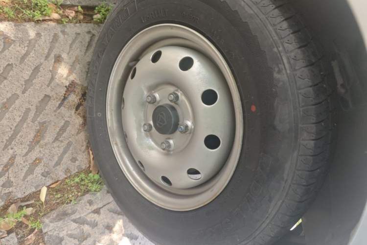 Used CHANGAN KAICHENG Xingka 2021 1.5L Standard-Grade Long-Wheelbase Double-Cab JL473QH Right Front Wheel Hub