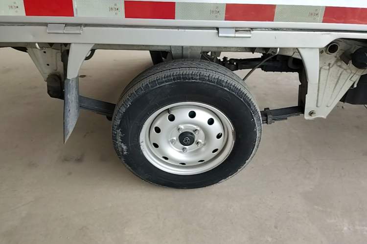 Used CHANGAN KAICHENG Xingka 2021 1.5L M Basic Double-Cab 2.26m Standard Vehicle DAM15KR Right Rear Wheel Hub