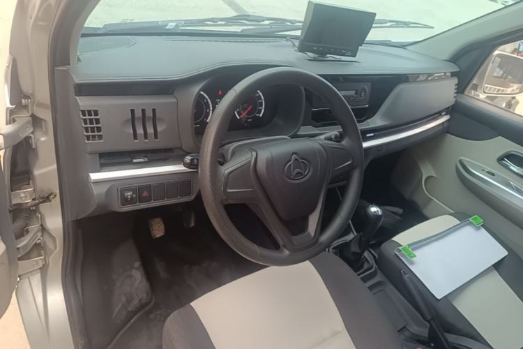 Used CHANGAN KAICHENG Xingka 2023 1.5L GDI Single-Row 3.06m Composite-Panel Cargo Van – Comfort Version Center Console