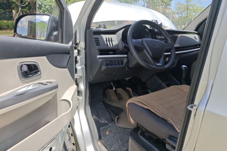 Used CHANGAN KAICHENG Xingka 2023 1.5L GDI Double-Cab 2.26m Cargo Truck – Comfort Edition Driver Seat