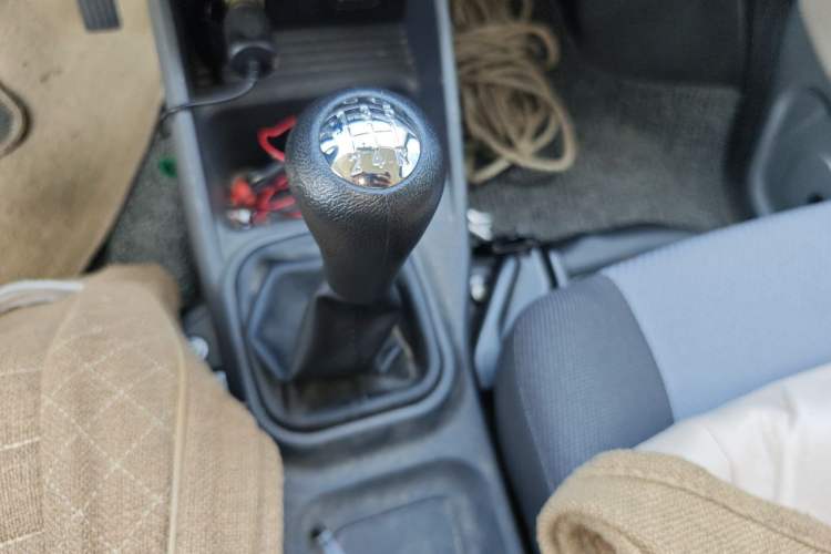 Used CHANGAN KAICHENG Xingka 2023 1.5L GDI Double-Cab 2.26m Cargo Truck – Comfort Edition Gear Lever