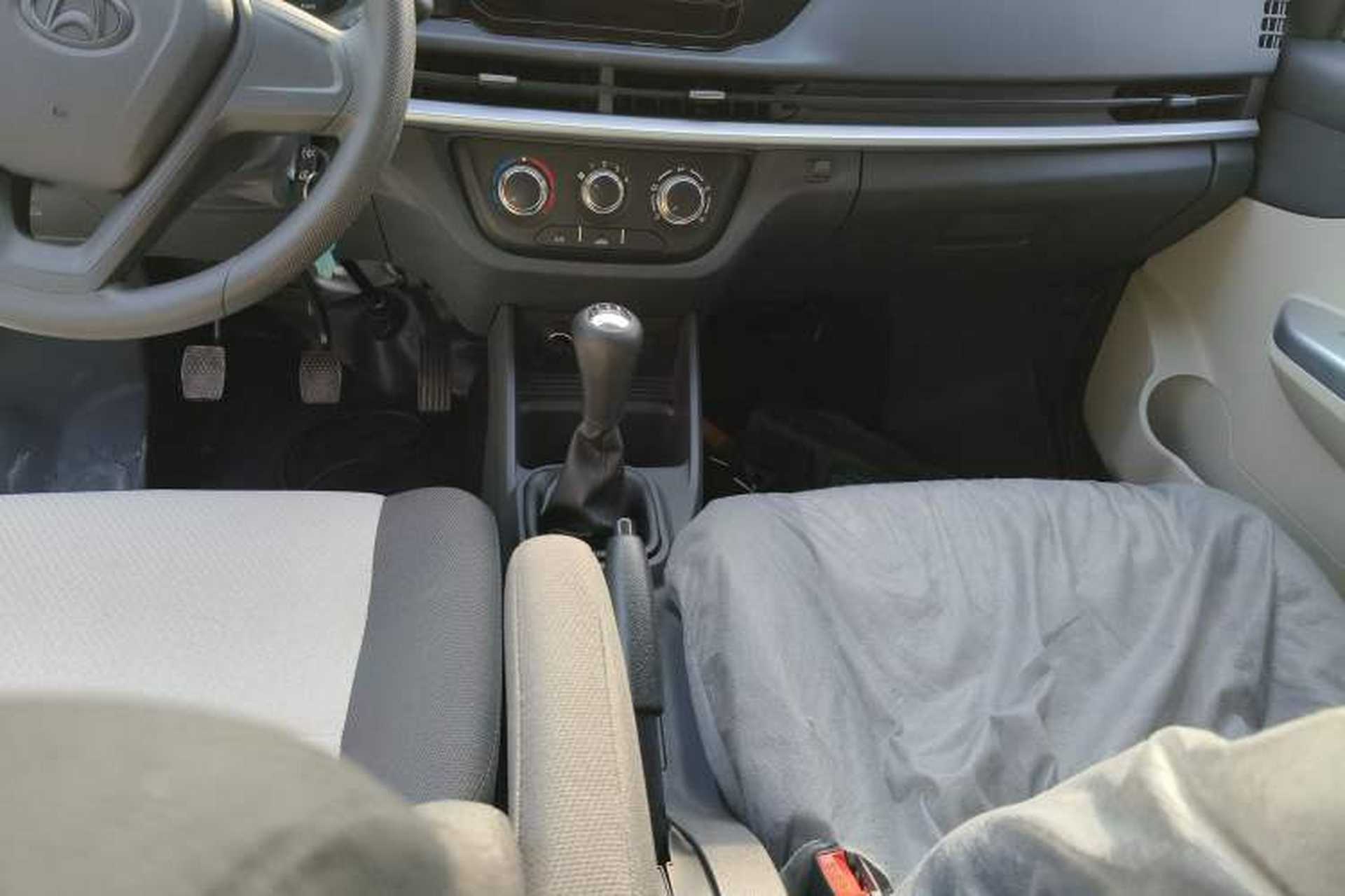 Used CHANGAN KAICHENG Xingka 2023 1.5L GDI Double-Cab 2.55m Cargo Truck – Comfort Version Gear Lever