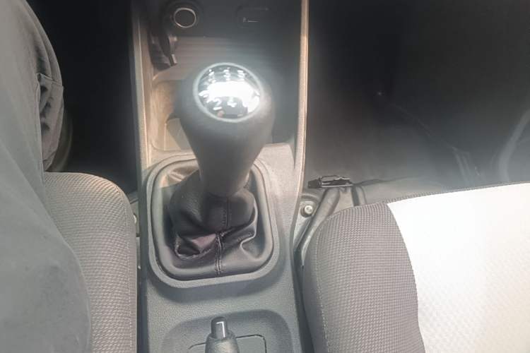 Used CHANGAN KAICHENG Xingka 2023 1.5L GDI Single-Row 3.06m Composite-Panel Cargo Van – Comfort Version Gear Lever