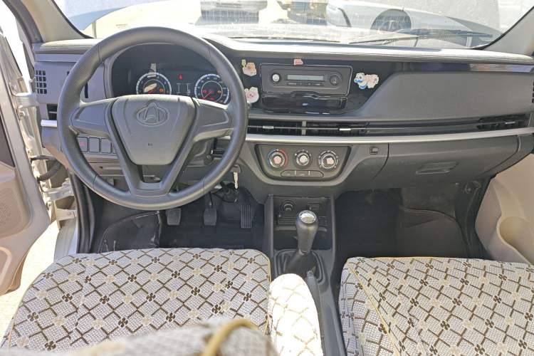Used CHANGAN KAICHENG Xingka 2023 1.5L GDI Double-Cab 2.55m Cargo Truck – Comfort Version Interior 2