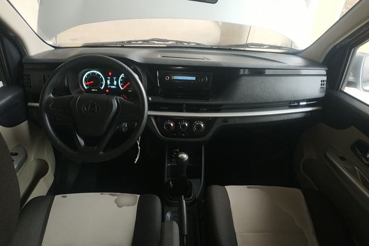 Used CHANGAN KAICHENG Xingka 2023 1.5L GDI Double-Cab 2.55m Cargo Truck – Comfort Version Interior 2