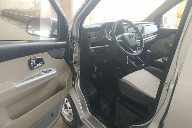 Used CHANGAN KAICHENG Xingka 2023 1.5L GDI Double-Cab 2.55m Cargo Truck – Comfort Version Interior 3