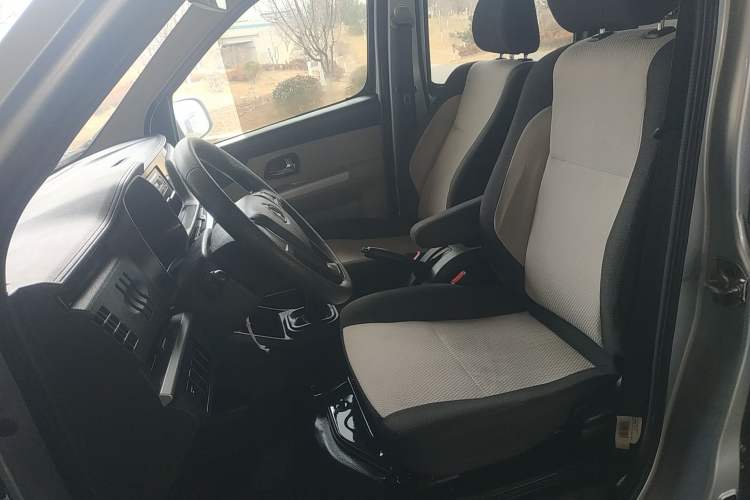 Used CHANGAN KAICHENG Xingka 2023 1.5L GDI Double-Cab 2.55m Cargo Truck – Comfort Version Left Front Seat