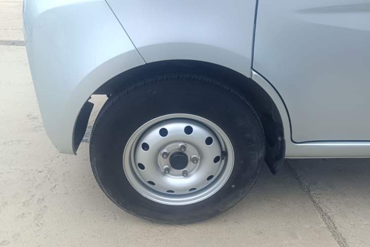 Used CHANGAN KAICHENG Xingka 2023 1.5L GDI Single-Row 3.06m Composite-Panel Cargo Van – Comfort Version Left Front Wheel Hub