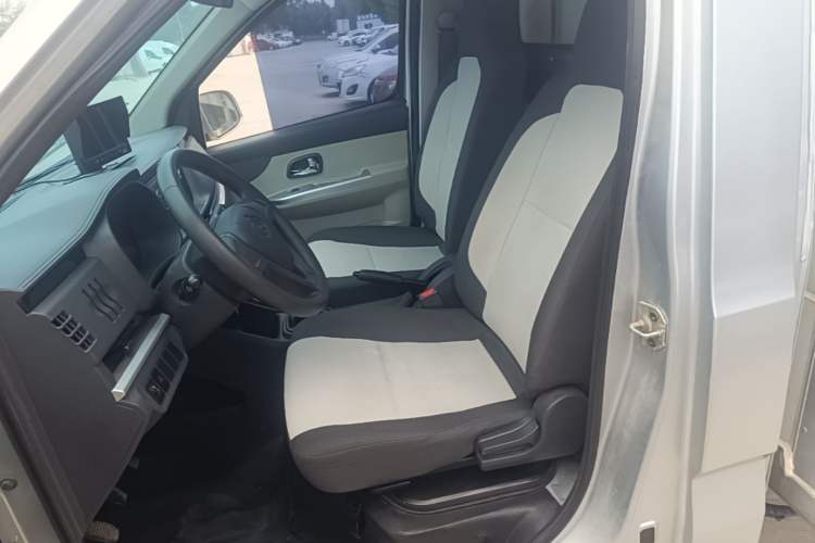 Used CHANGAN KAICHENG Xingka 2023 1.5L GDI Single-Row 3.06m Composite-Panel Cargo Van – Comfort Version Left Rear Seat