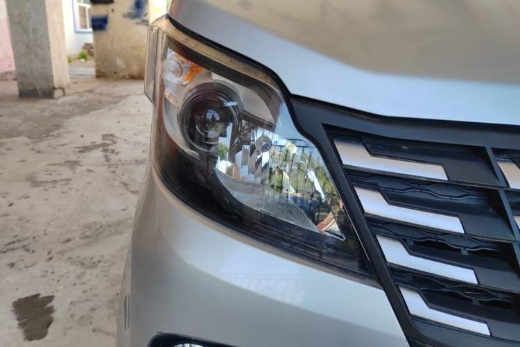 Used CHANGAN KAICHENG Xingka 2023 1.5L GDI Single-Row 3.06m Cargo Truck – Comfort Model Right Front Headlight