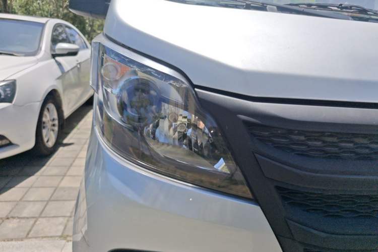 Used CHANGAN KAICHENG Xingka 2023 1.5L GDI Double-Cab 2.26m Cargo Truck – Comfort Edition Right Front Headlight