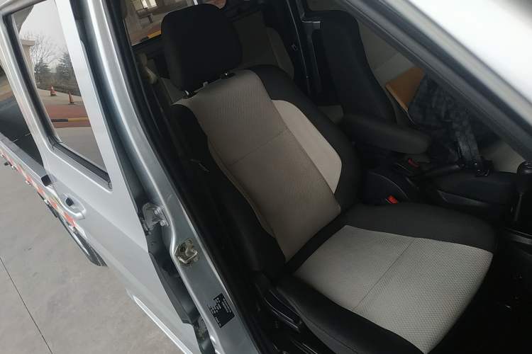 Used CHANGAN KAICHENG Xingka 2023 1.5L GDI Double-Cab 2.55m Cargo Truck – Comfort Version Right Front Seat