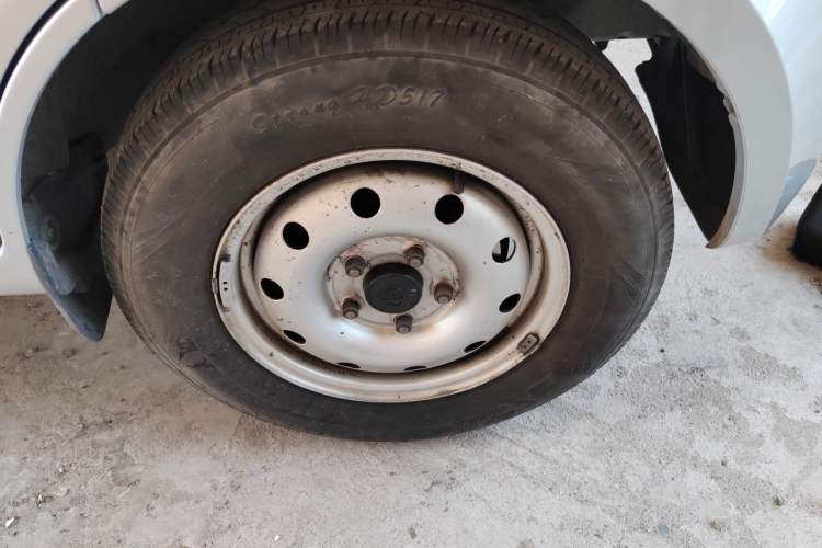 Used CHANGAN KAICHENG Xingka 2023 1.5L GDI Single-Row 3.06m Cargo Truck – Comfort Model Right Front Wheel Hub